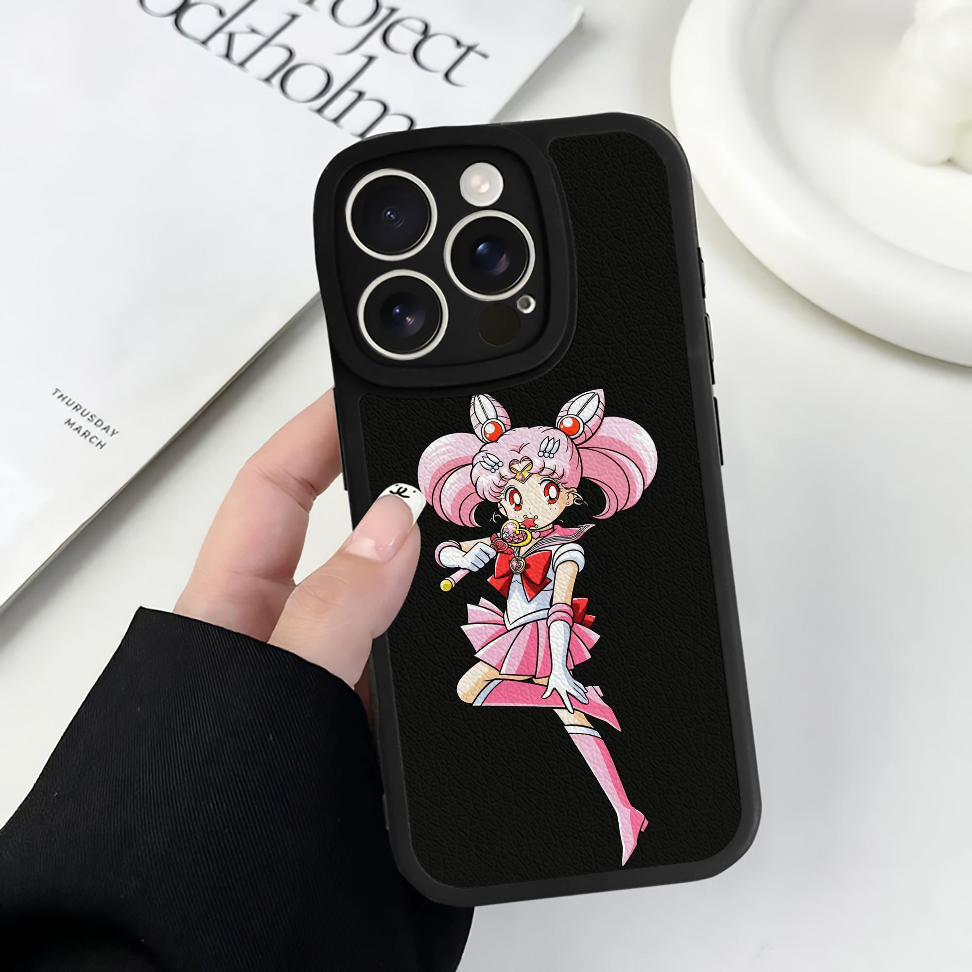 （画像用） 美少女戦士セーラームーン ちびうさ Sailor Moon Chibiusa Tsukino Usagi Small Lady Serenity 【iPhone 16シリーズ対応】シリコンスマホケース（レザー調） 材質：シリコン